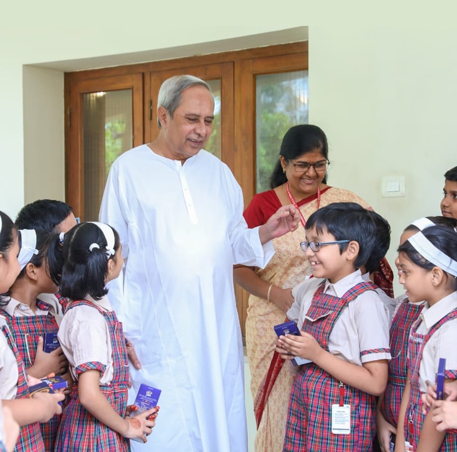 Naveen with kids